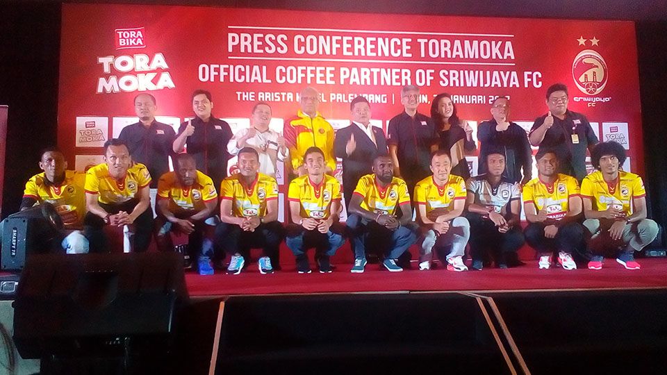 Sejumlah penggawa Sriwijaya FC menghadiri konferensi pers kerja sama dengan perusahaan kopi. Copyright: &copy; Muhammad Effendi/INDOSPORT.